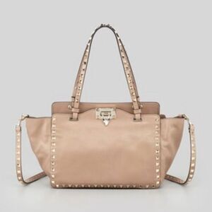 ⛔️sold⛔️ 100% authentic Valentino  Rockstud tote .